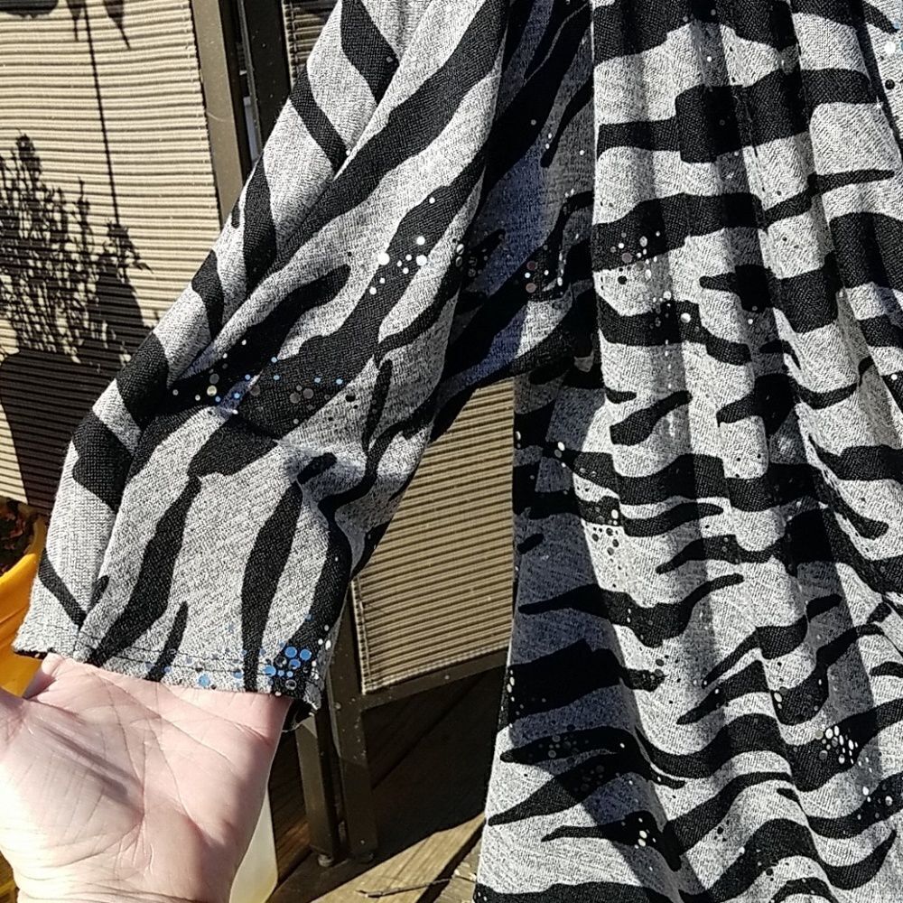 ‎Zebra Sequin Tunic - Picture 4 of 6